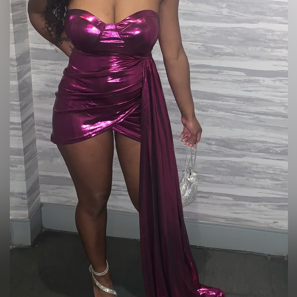 Strapless dress with train